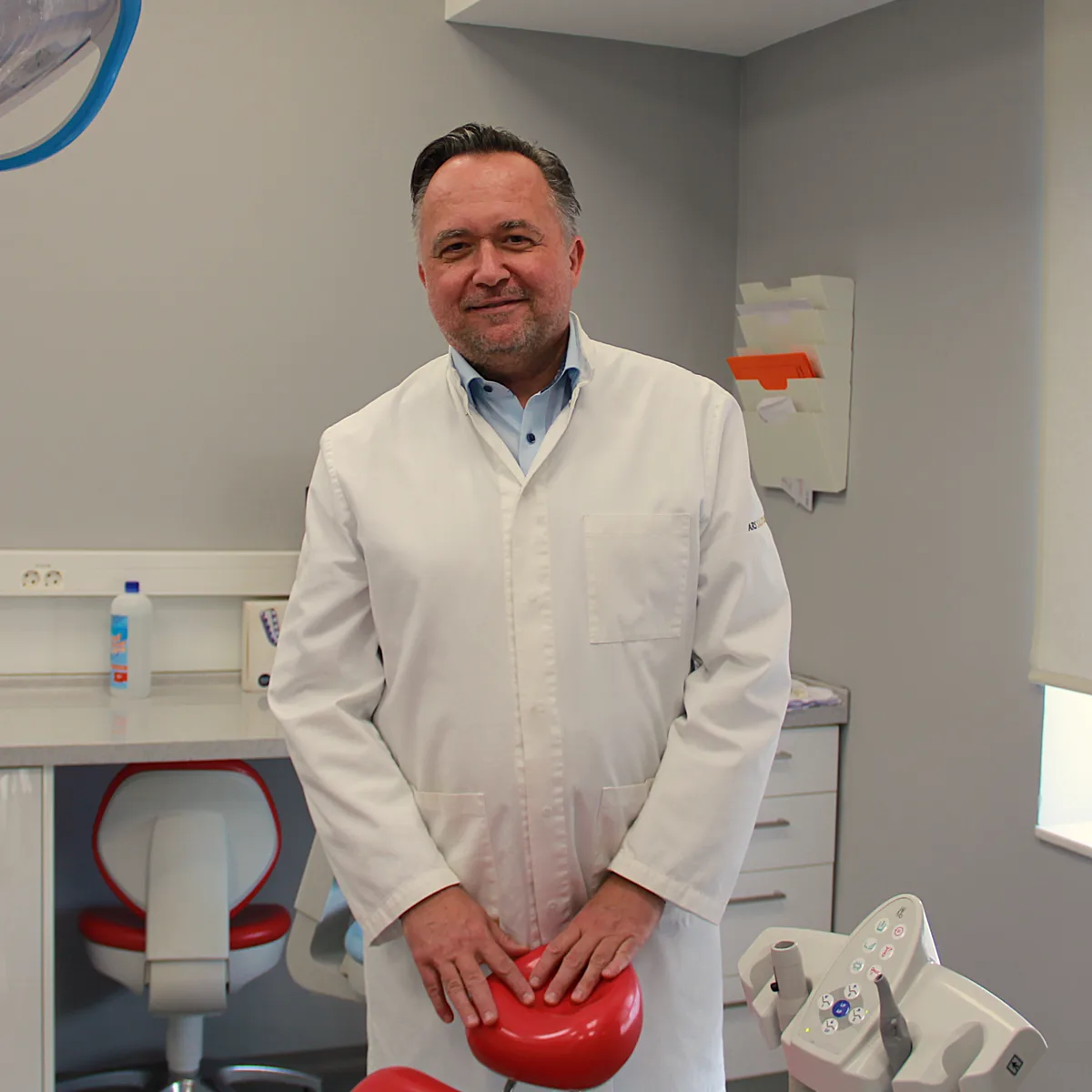 Prosthetics specialist in the treatment room at Ars Salutaris