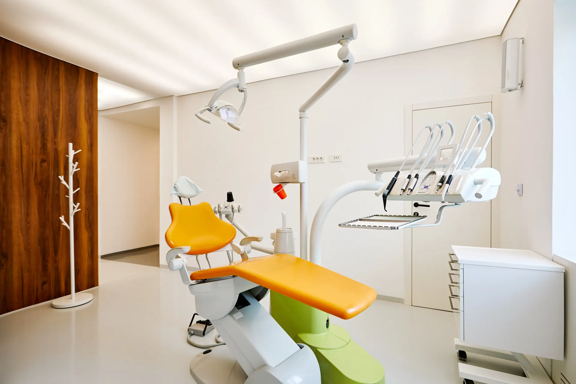 Operating theater at Ars Salutaris with modern dental chair and surgical equipment